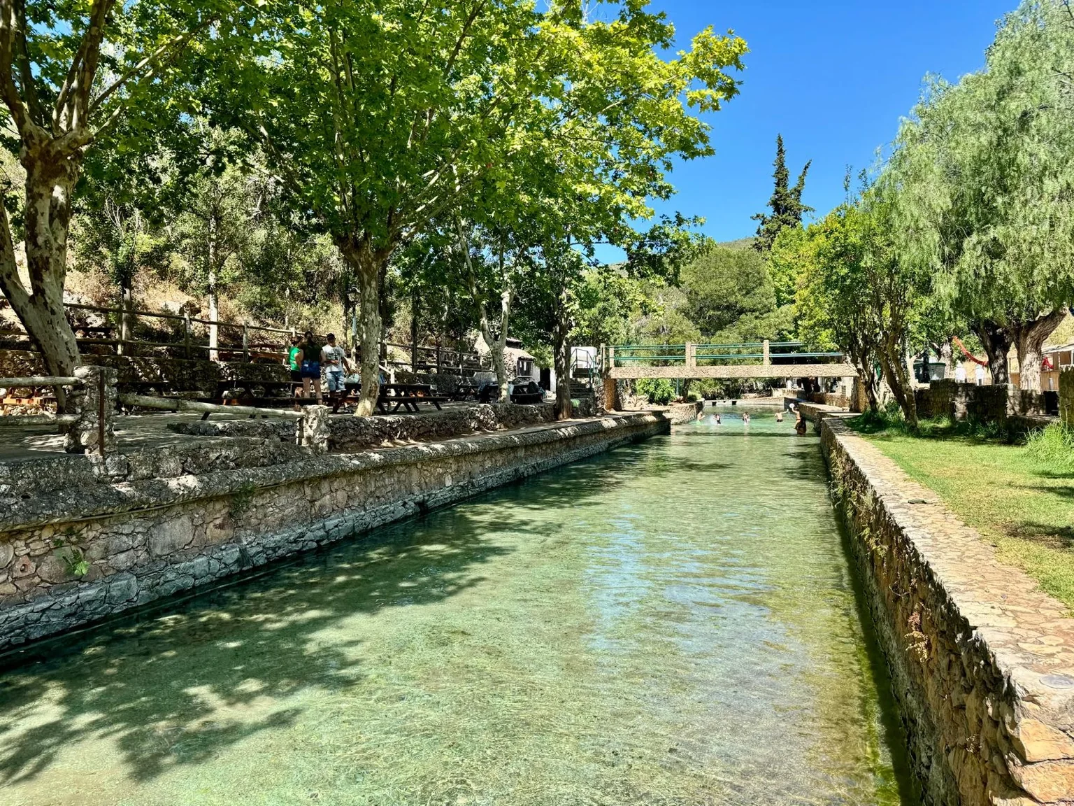 Baignade rivière Fonte Grande Alte Algarve Portugal