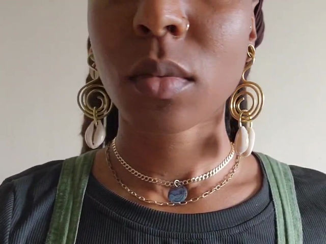 Thumbnail: Cowrie spiral hangers