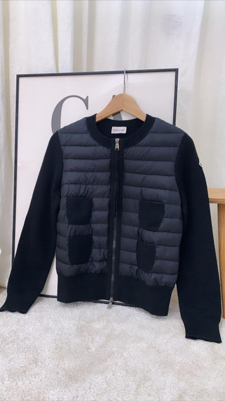 真的好冷❄️❄️
Moncler cardigan 外套推薦
可以單穿外套/搭配在大衣裡