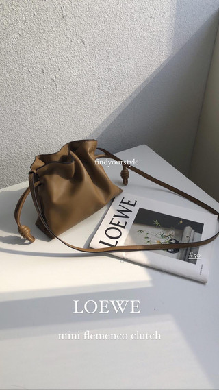 讓Loewe帶你找回迷失的少女心🥰 可肩背 可手拿 超好搭配❤️