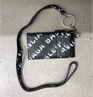 Balenciaga換季VP折扣🔥 熱門包包皮件飾品鞋款超多優惠 品項超多趕緊圈選圖片來詢問🥰🥰🥰