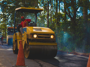 CBUQ: O que é, como funciona e onde aplicar o concreto betuminoso mais usado na construção pesada