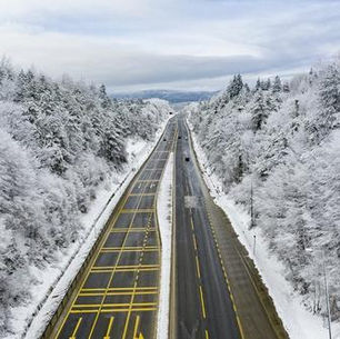 Bolu Dağı’nda karla kaplı kış manzarası