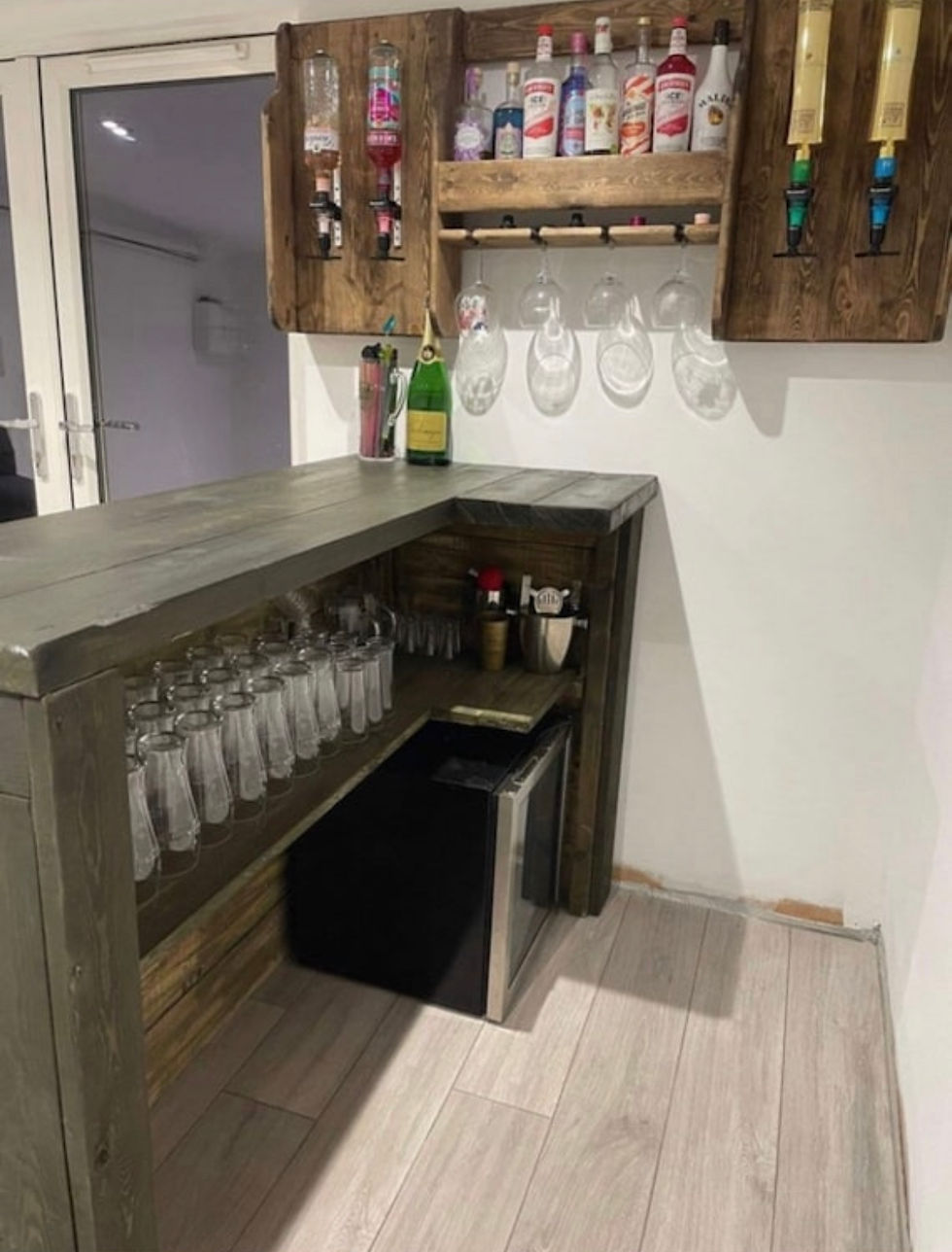 Thumbnail: L Shape Home Bar, Shop counter
