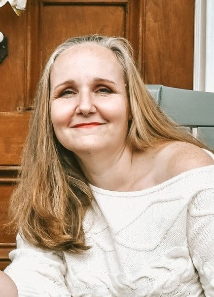 Jessica-chair solo.jpg