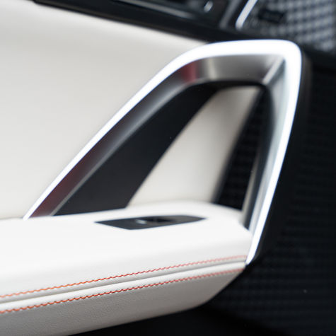 Bmw IX2 foto per la copertina di Quattroruote Febbraio 2024