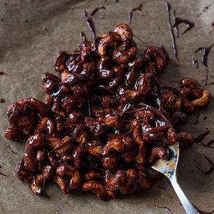 VÁNOCEMI KOŘENĚNÉ KEŠU OŘÍŠKY