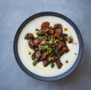 SKOŘICOVÉ DUŠENÉ HOVĚZÍ S POMERANČOVOU GREMOLATOU