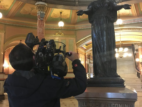 shooting footage of statue at Illinois state capitol