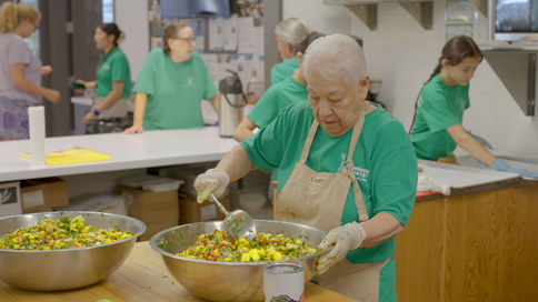 Volunteer preparing food in Common Pantry kitchen