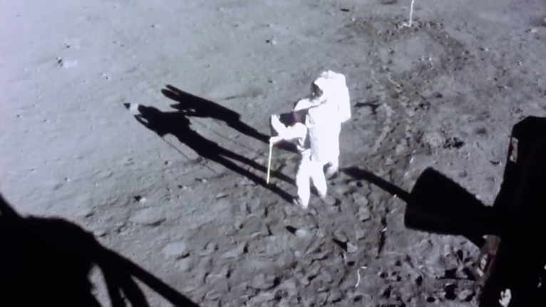 Five facts about the moon.png
