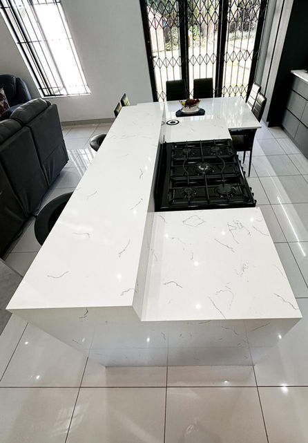 SIGMAquartz Mist countertops white with grey veins by ProQuartz