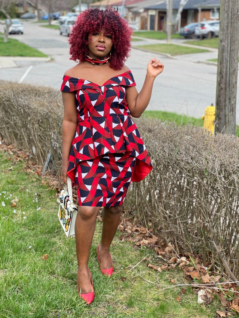 Miniatura: Keza V-Neck Blouse and Skirt