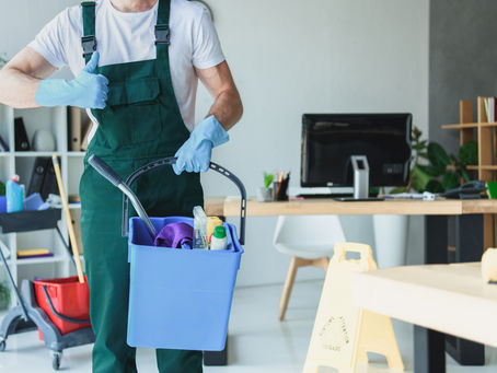 Professional Cleaning Services in West Palm Beach At UM Custom Paint and Cleaning Services.