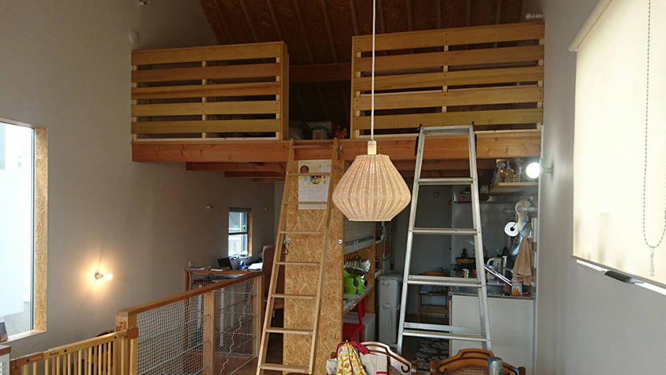 風通しと採光と収納を兼ね備えたロフト手摺へ改修1