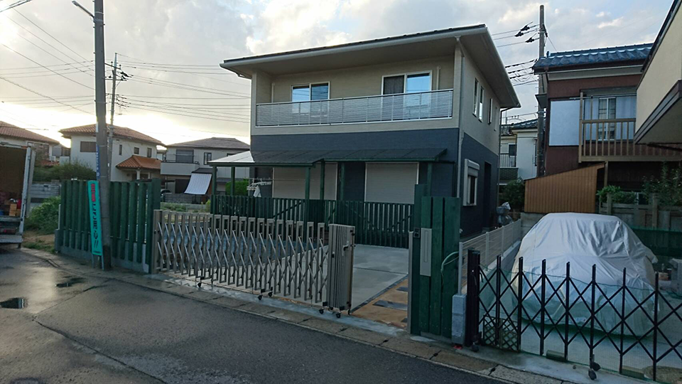無垢材を使用し手摺・フェンスを製作全景