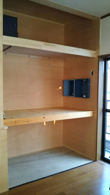 ベッド下は手持ちのタンス高合わせました
