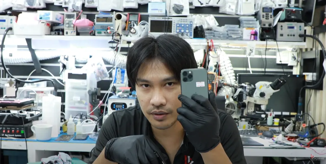 iPhone 11 Pro ค้างโลโก้ เปิดไม่ติด