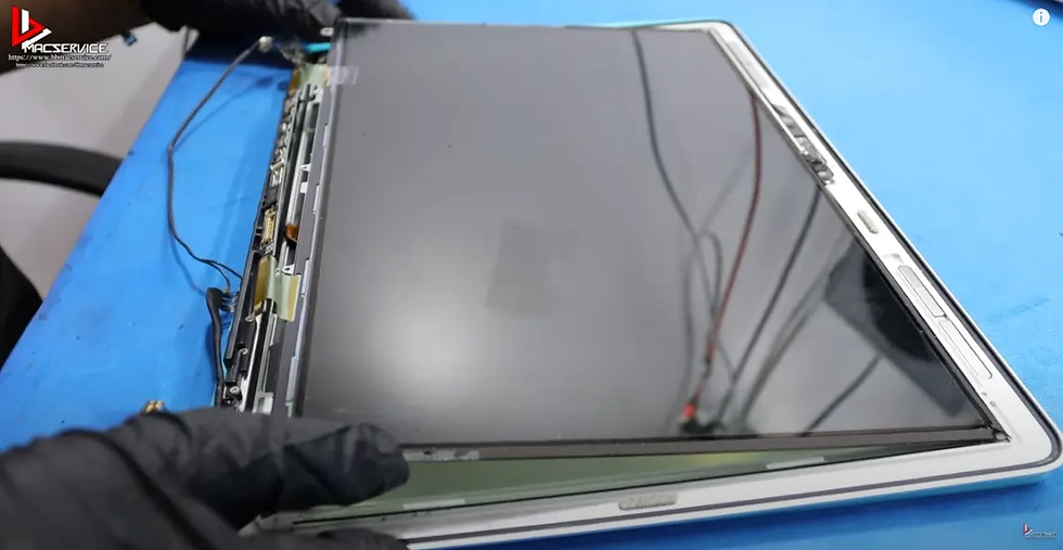 Macbook Air 13 นิ้ว A1466 จอแตก