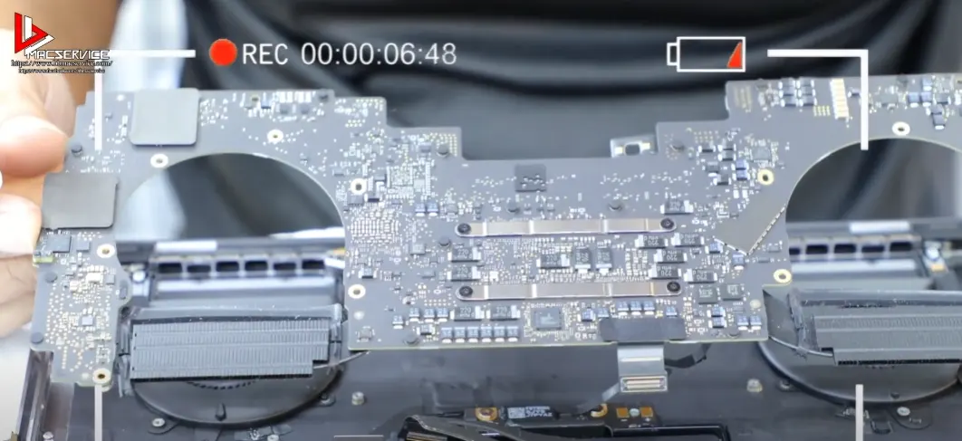 Macbook Pro 13 นิ้ว A1989 เปิดไม่ติด Restard เอง