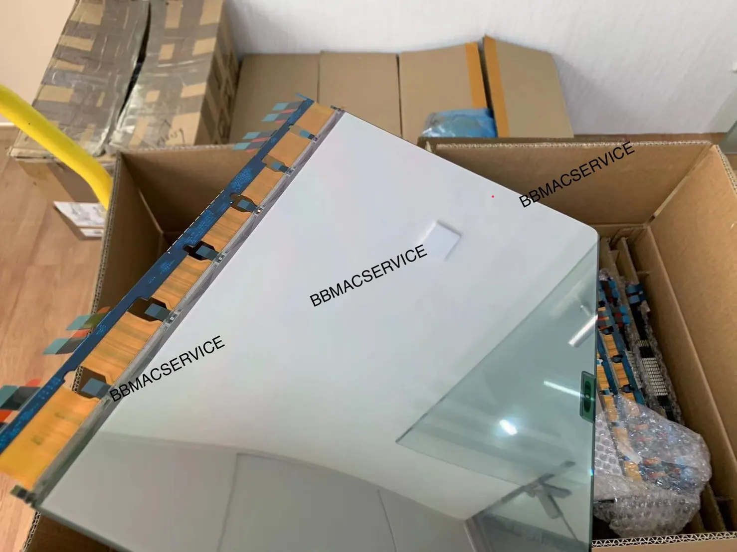 Macbook Pro 14" 2021 A2442 จอแตก
