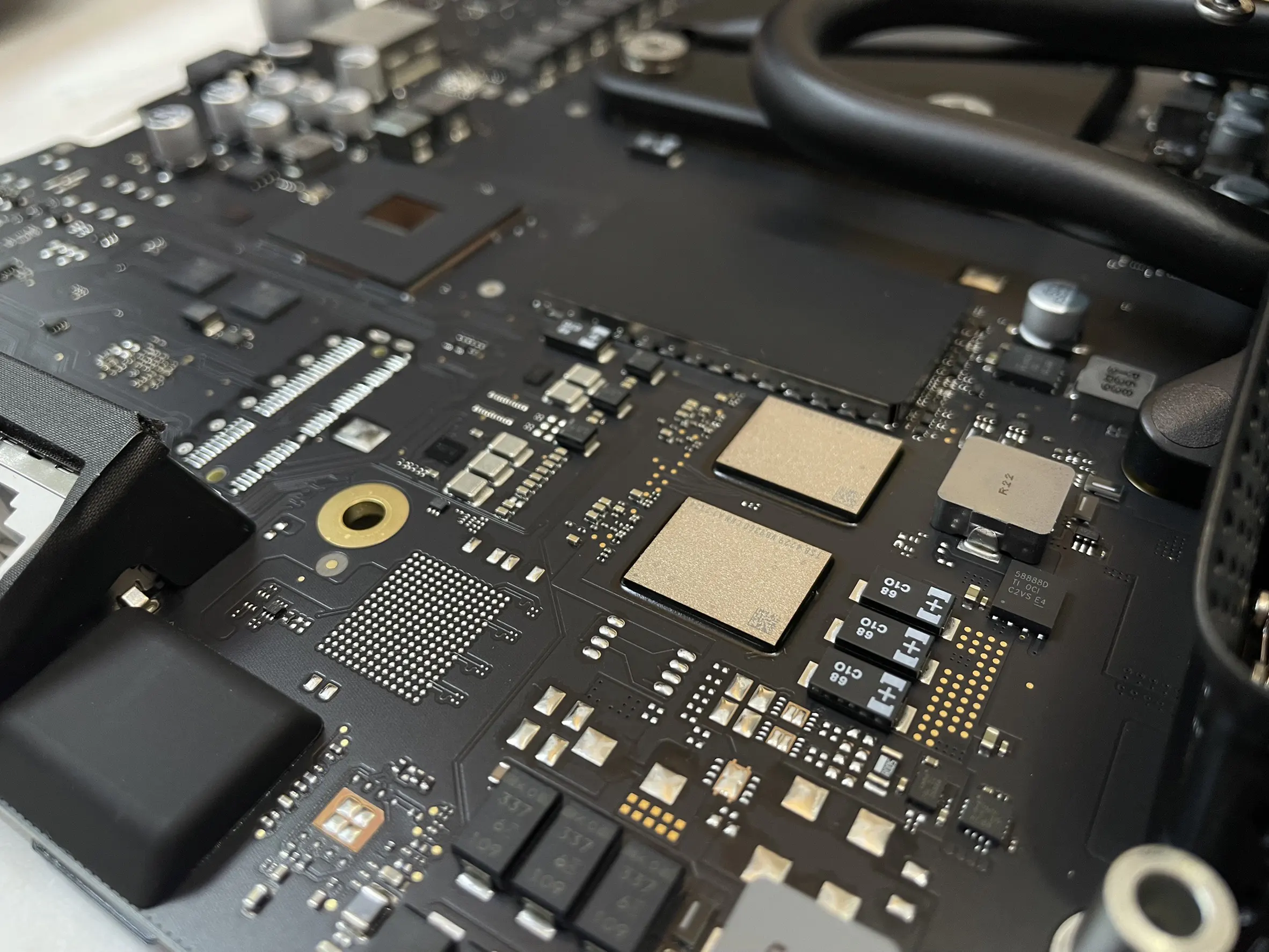 iMac 27 นิ้ว 5K A2115 เปิดไม่ติด