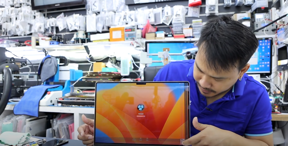 เปลี่ยนจอ Macbook Pro 16 นิ้ว 2023 จอแตก