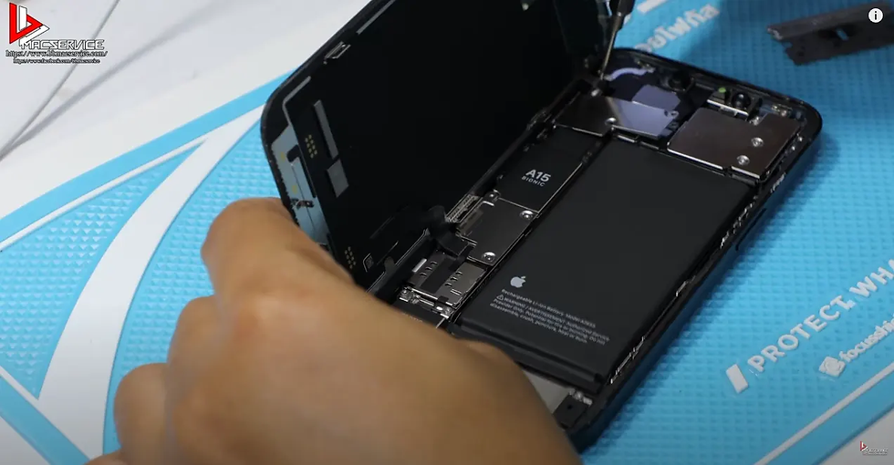 เปลี่ยนจอ iPhone 13 จอร้าว จอเสีย