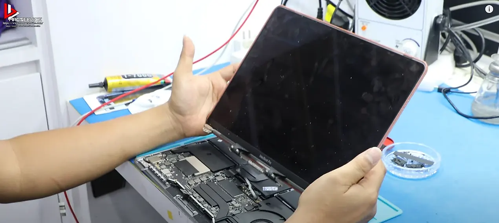Macbook Pro 13" A1708 จอเสีย จอลาย