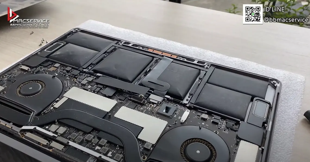 Macbook Pro 15" 2017 แบตเตอรี่บวม