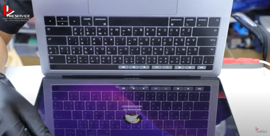 Macbook Pro 13 นิ้ว A1989 เปิดไม่ติด Restard เอง