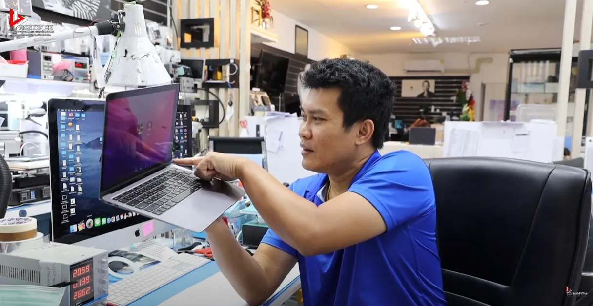 เปลี่ยนจอ Macbook Air M1 A2337 จอแตก 