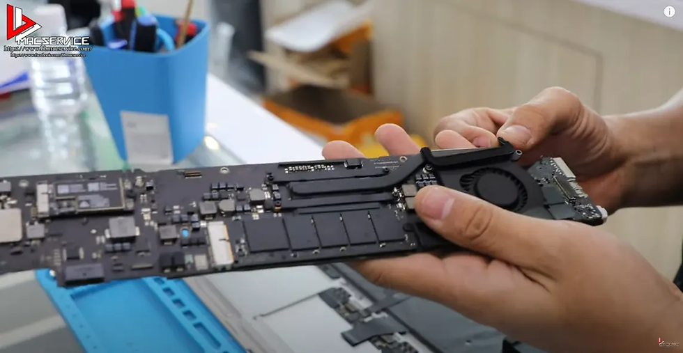 Macbook Air 13 นิ้ว 2014 เครื่องโดนน้ำ เปิดไม่ติด