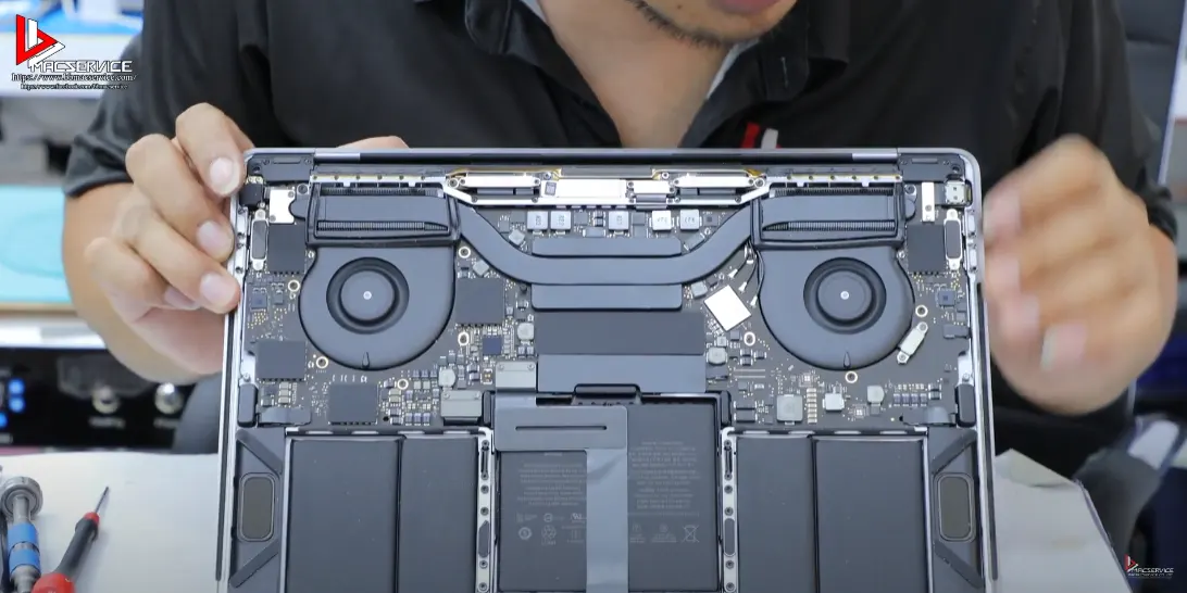 Macbook Pro 13 นิ้ว A1989 เปิดไม่ติด Restard เอง