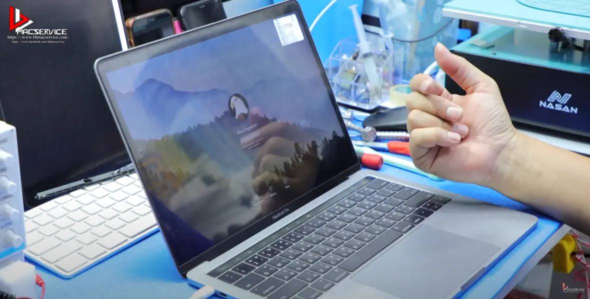 Macbook Pro 13" 2016 จอสีเพี้ยน