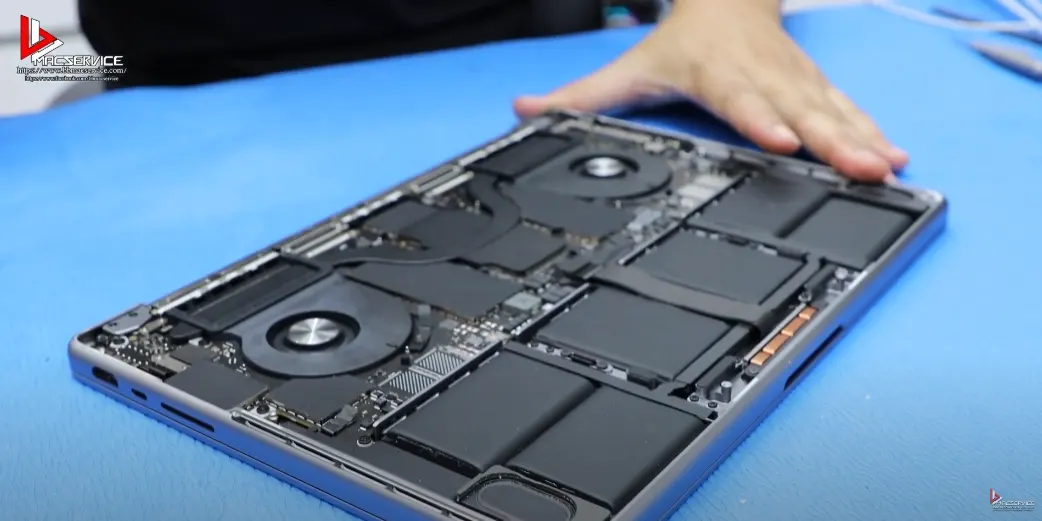Macbook Pro 14 นิ้ว A2442 จอมืด จอลาย