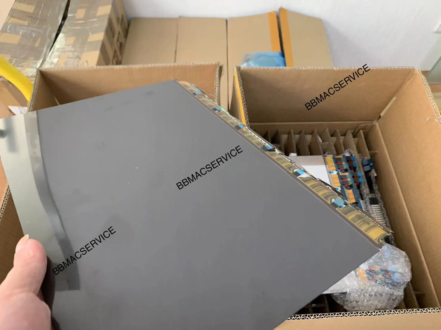 Macbook Pro 14" 2021 A2442 จอแตก