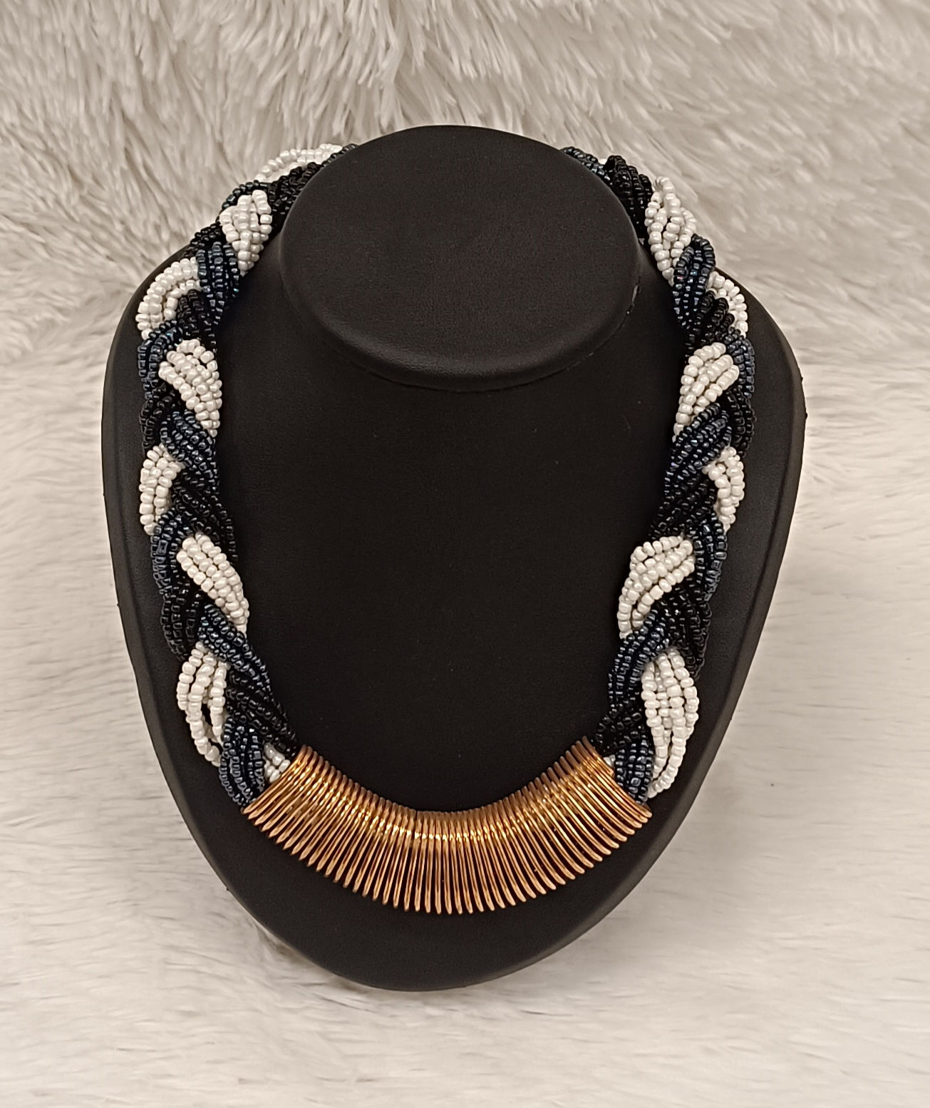 COLLAR ALYA BLANCO Y NEGRO