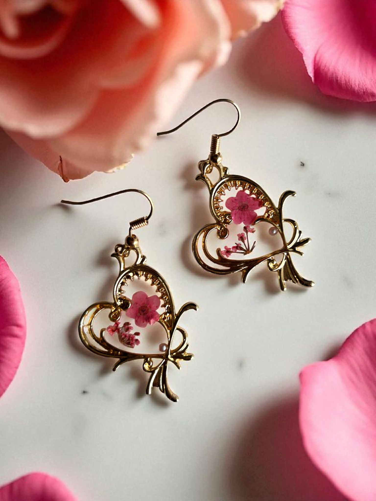 Handmade Resin heart earrings 💕