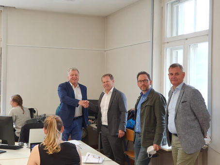 Elternverein der HTBLA Hallstatt unterstützt Computeranschaffung