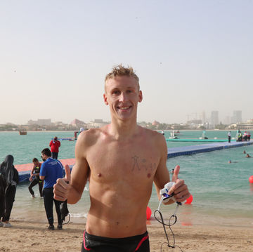 اختتم أوليفييه وكونا الجولة الافتتاحية بانتصارات مثيرة في بطولة العالم للسباحة في المياه المفتوحة