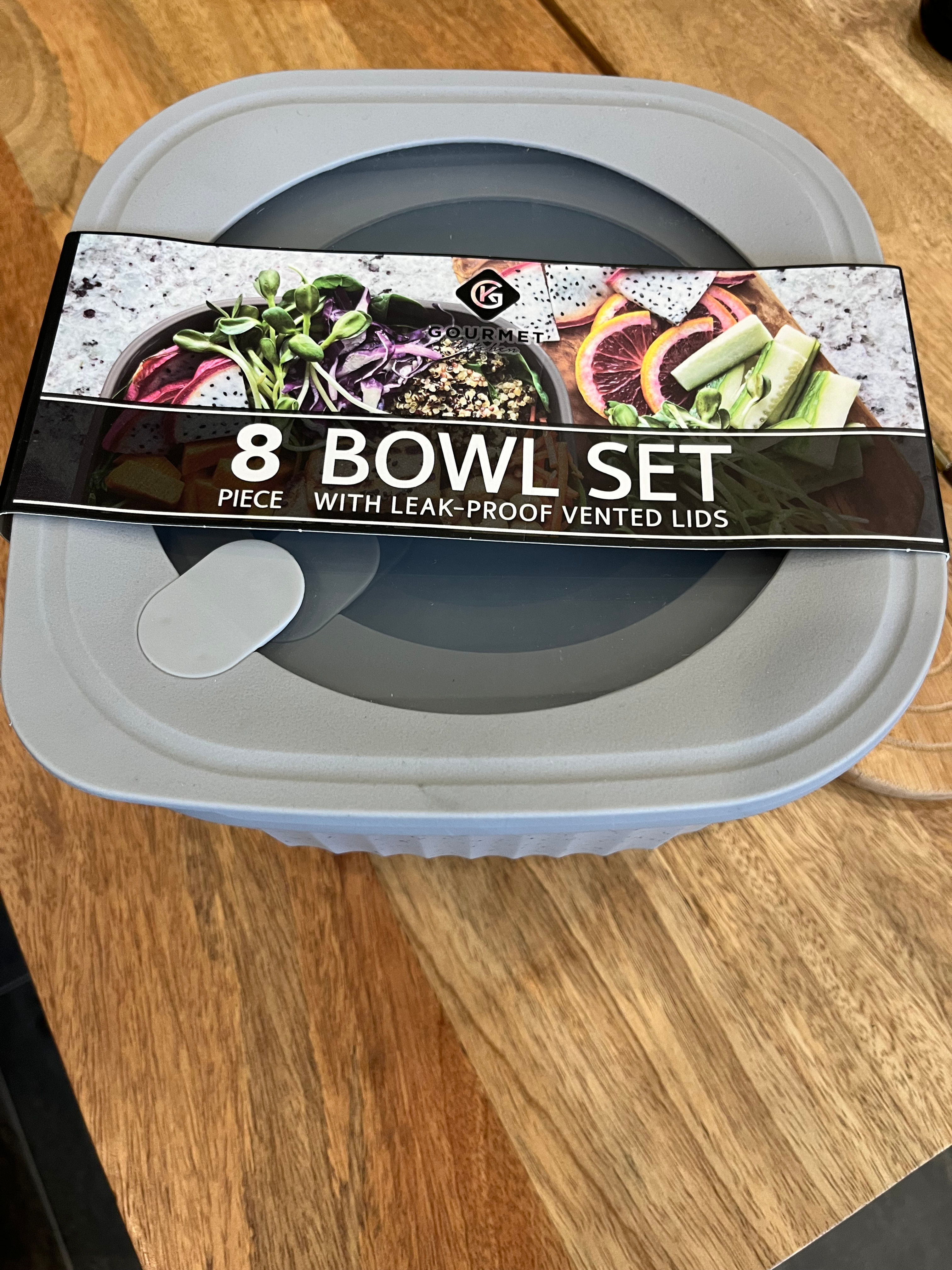 8 PIECE BOWL SET WITH LEAK-PROOF VENTED LIDS