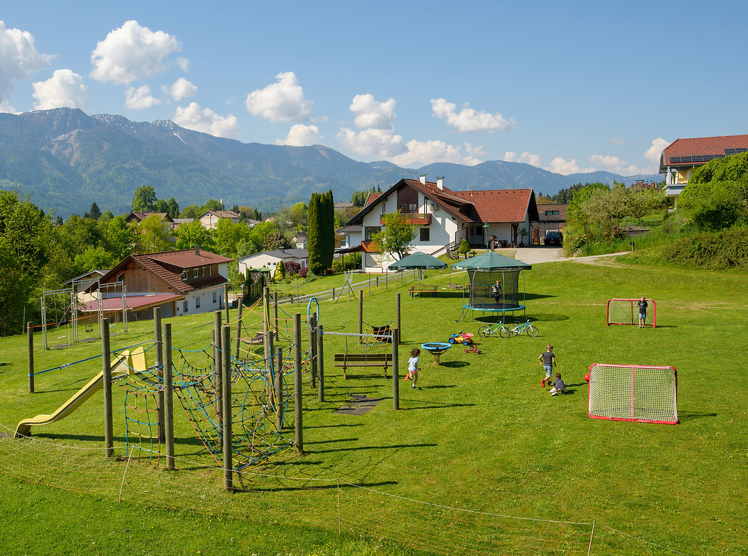 Spielplatz04_edited.jpg