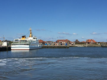 Hafen der Nachbarinsel Batrum