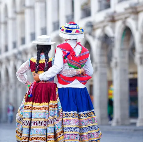 Conoce la cultura de las personas en Arequipa, Perú, con los viajes en grupo de Wakea travel este 2026
