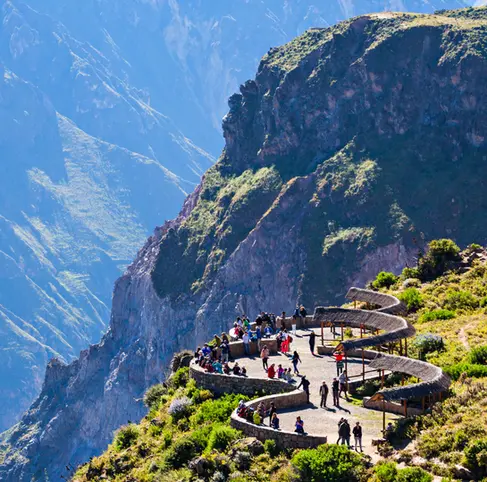 Conoce el Cañón de Colca en Perú con los viajes en grupo de Wakea travel este 2026 