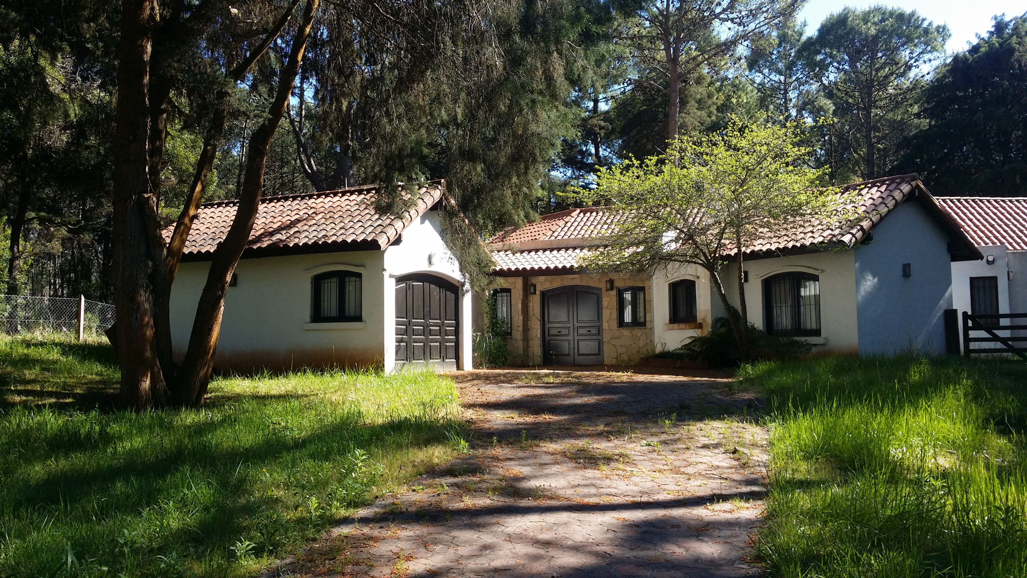 Amplia propiedad con piscina!