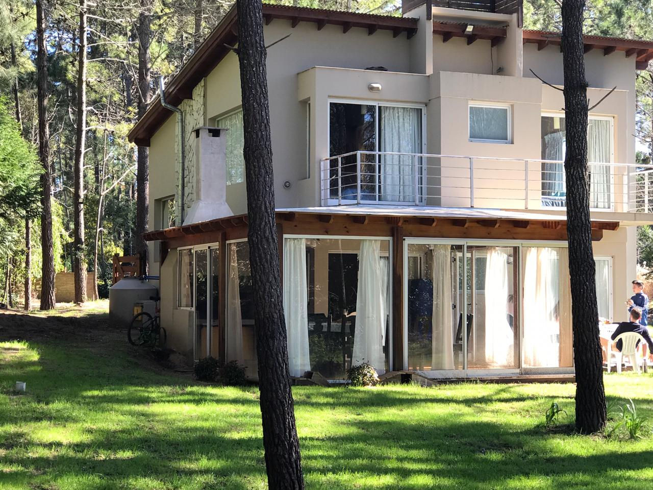 Moderna casa a 6 cuadras del mar!