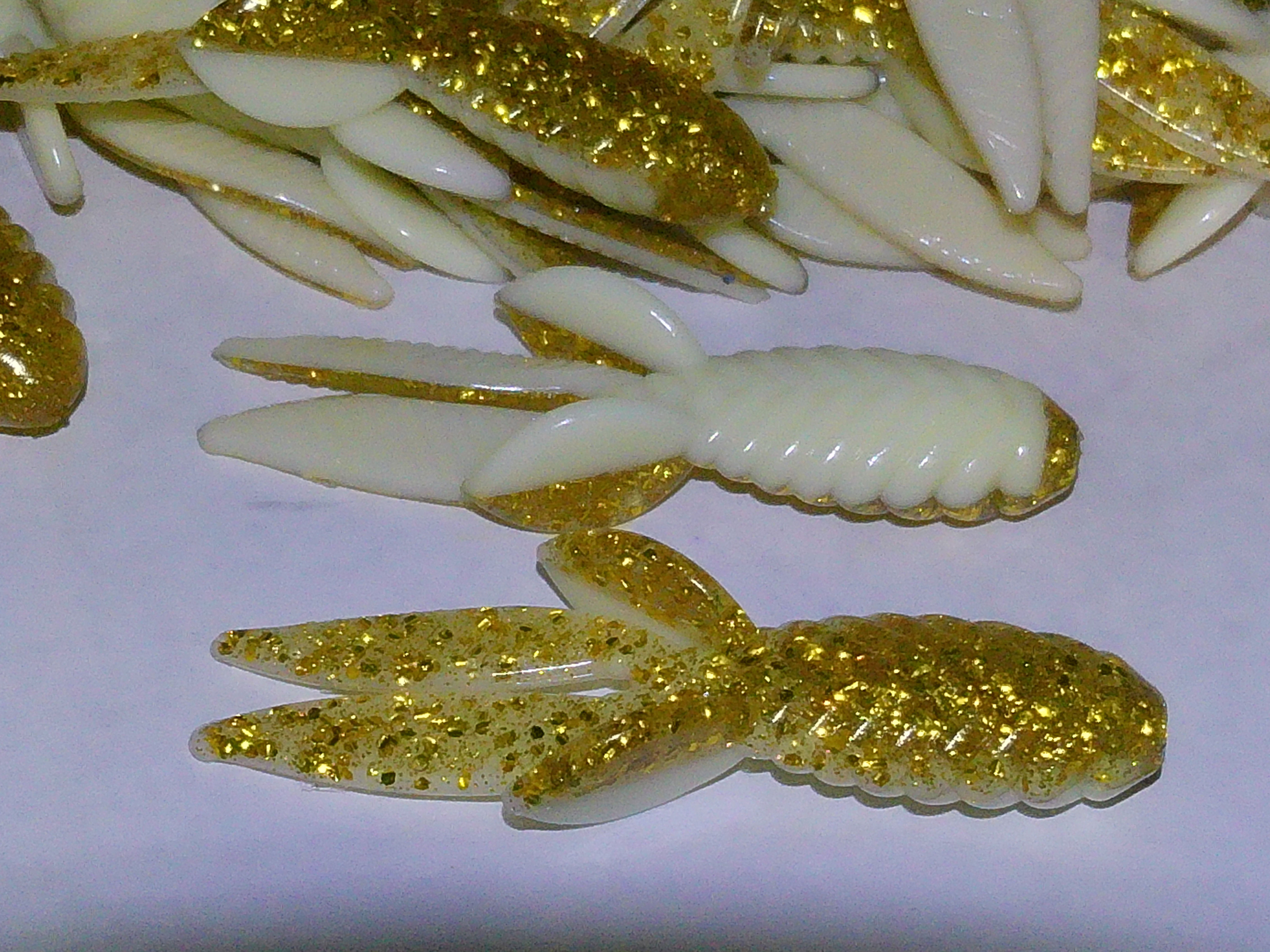 Gold glitter/white soft plastic fishing lures