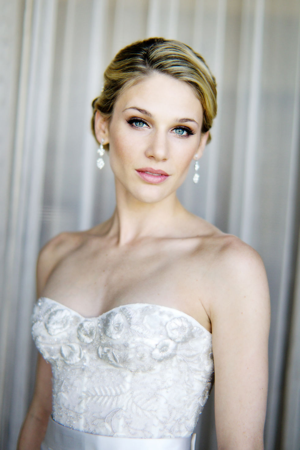 Timeless bridal portrait of stunning bride. Circa 2011. Photo by Scottsdale photographer Jennifer Bowen